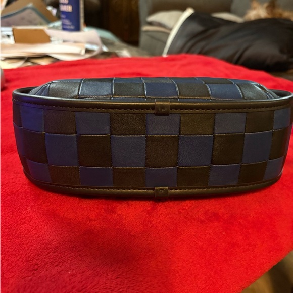 Elegant Black and Blue Woven Coachtopia Handbag - Picture 3 of 7